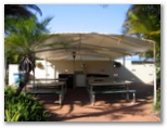 Tweed River Hacienda Holiday Park - Chinderah: Camp kitchen and BBQ area