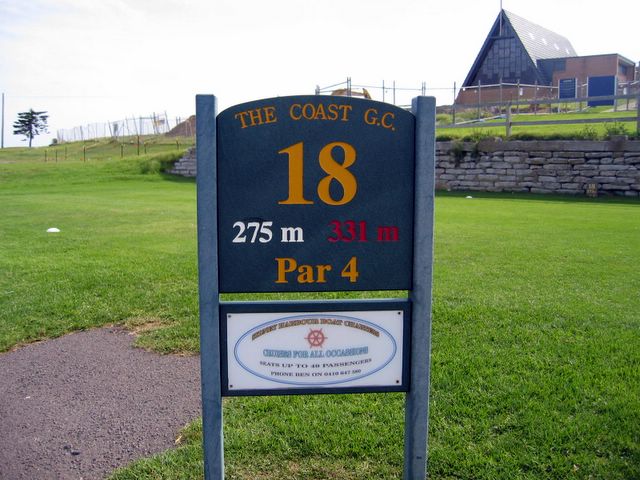 Coast Golf Course - Little Bay: Hole 18 - Par 4, 275 meters