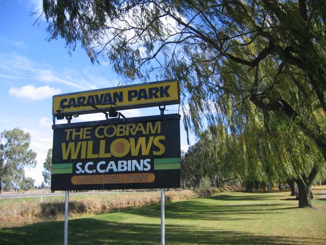 The Cobram Willows Caravan Park May 2006 - Cobram: The Cobram Willows Caravan Park welcome sign