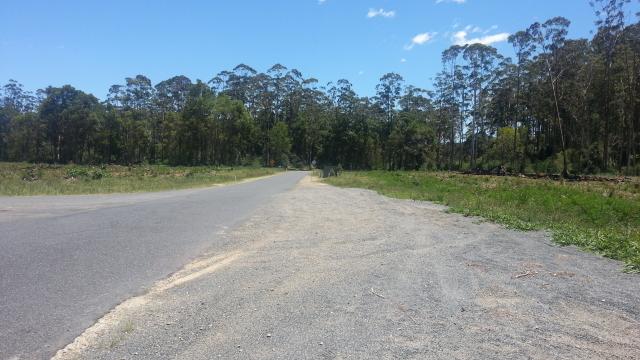 Bruxner Park Road - Coffs Harbour: Off road parking.  Traffic is very limited in this area with virtually nothing at night.  Some houses are within walking distance but cannot be seen from the rest area.