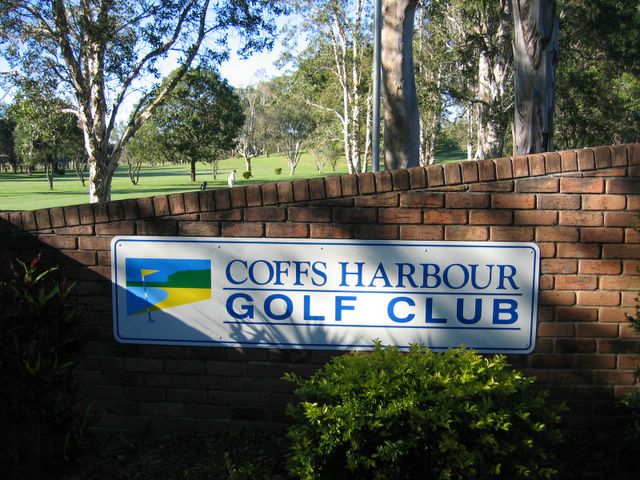 Coffs Harbour Golf Course 19th-27th Hole - Coffs Harbour: Coffs Harbour Golf Course welcome sign