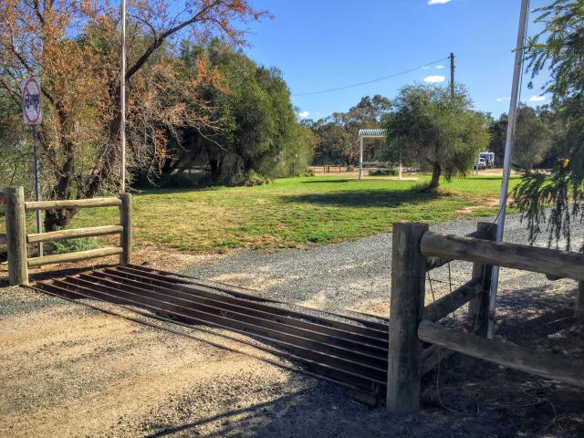 Bills Park - Conargo: The access is fairly narrow but most RVs should be able to get through okay. 