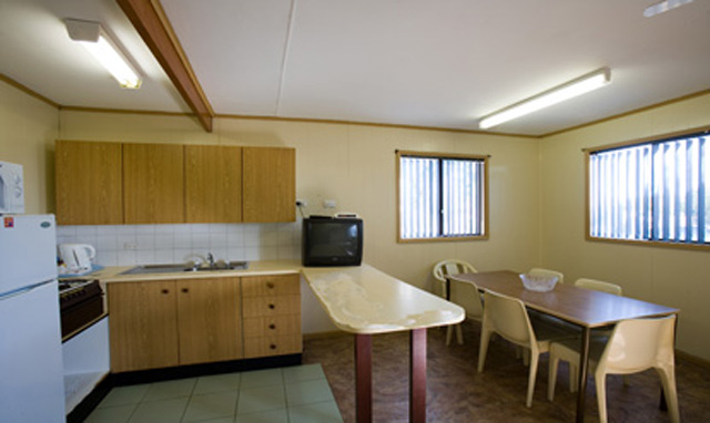Coogee Beach Holiday Park - Coogee: Kitchen dining area in Family Beach Chalet