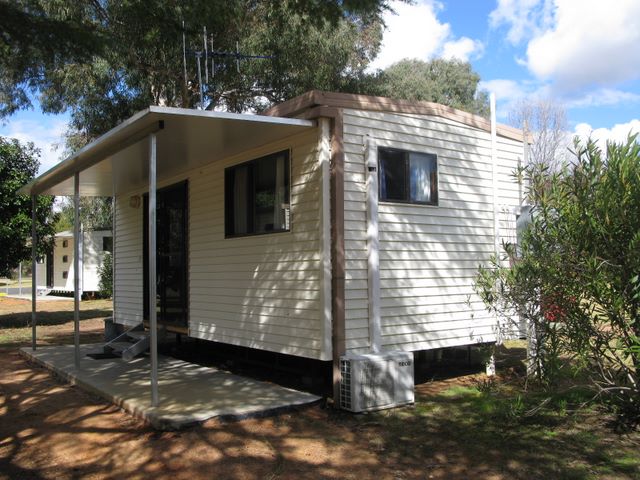 Getaway Tourist Park - Coonabarabran: Cottage accommodation, ideal for families, couples and singles