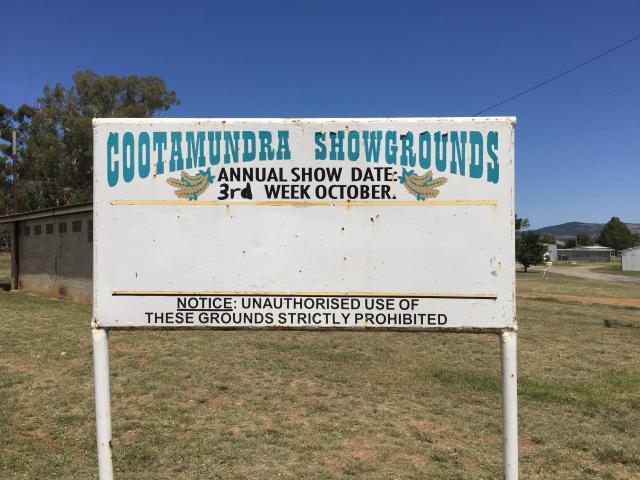 Cootamundra Showground - Cootamundra: Welcome sign