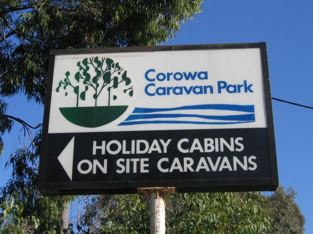 Corowa Caravan Park - Corowa: Corowa Caravan Park welcome sign