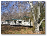Ball Park Caravan Park - Corowa: Cottage accommodation ideal for families, couples and singles