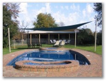 Bindaree Motel & Caravan Park - Corowa: Swimming pool