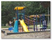 Rivergum Holiday Retreat - Corowa: Playground for children.