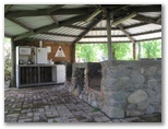 Mt Mittamatite Caravan Park - Corryong: Camp kitchen and BBQ area