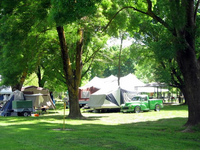 Colac Colac Caravan Park - Colac Colac near Corryong: Area for tents and camping