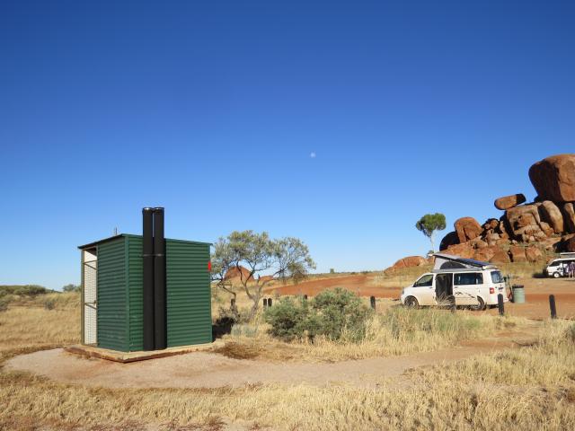 Devils Marbles Campground - Costello: Toilet.