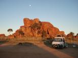 Devils Marbles Campground - Costello: Campground at dusk