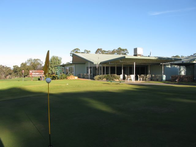 Cowra Golf Club - Cowra: Green on Hole 9