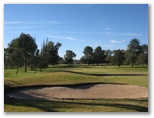 Cowra Golf Club - Cowra: Approach to the green on Hole 6
