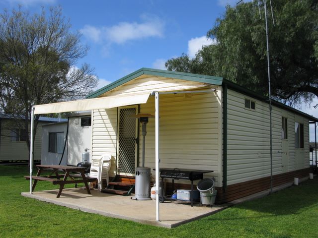 Boort Lakes Caravan Park - Boort Victoria: Cottage accommodation, ideal for families, couples and singles (large)