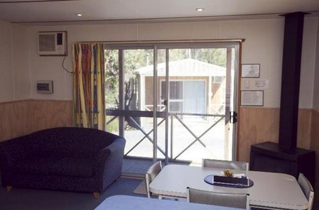 Discovery Holiday Parks - Cradle Mountain - Cradle Mountain: Interior of cabin