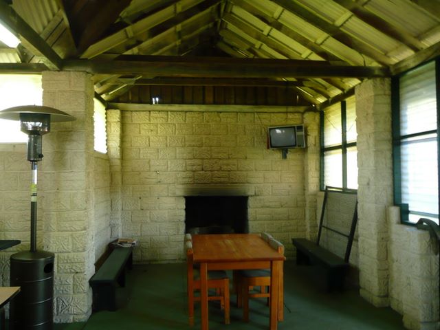 Creswick Calembeen Lake Caravan Park - Creswick: Interior of camp kitchen