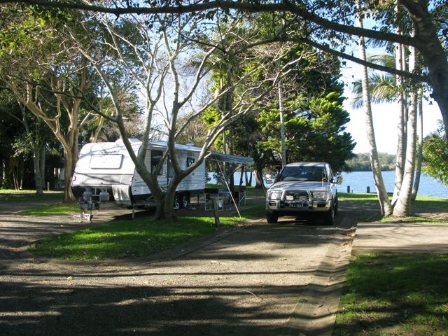 Riverside Caravan Park - Croki: Drive through powered sites for caravans