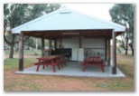 Bushmans Rest Caravan Park - Cullulleraine: Camp kitchen and BBQ area