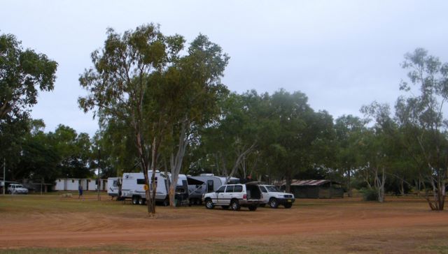 Daly Waters Pub and Caravan Park - Daly Waters: Powered sites for caravans. 48 sites no water except to refill your tanks.  No Dump Point.
