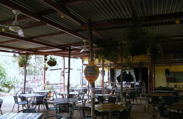 Daly Waters Pub and Caravan Park - Daly Waters: Outdoor restaurant usually packed by 6pm.  Most people order earlier in the day.  Barramundi is the most popular meal.