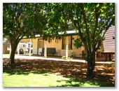 Fort Courage Caravan Park - Wentworth: Well maintained gardens and grounds
