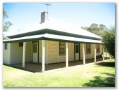 Fort Courage Caravan Park - Wentworth: The Lodge