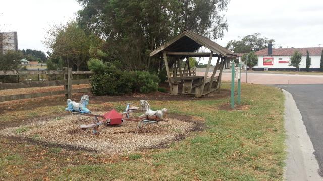 Darnum Rest Area - Darnum: Sheltered picnic area and playground.  The Darnum pub can been seen in the background.