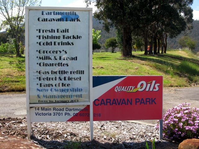 Dartmouth Alpine Caravan Park - Dartmouth: Dartmouth Caravan Park welcome sign