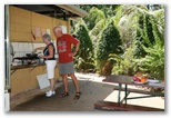 Hidden Valley Tourist Park - Darwin Berrimah: Camp kitchen and BBQ area