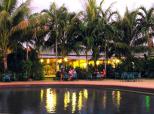 Darwin FreeSpirit Resort - Darwin Holtze: Elements Bar & Bistro near pool
