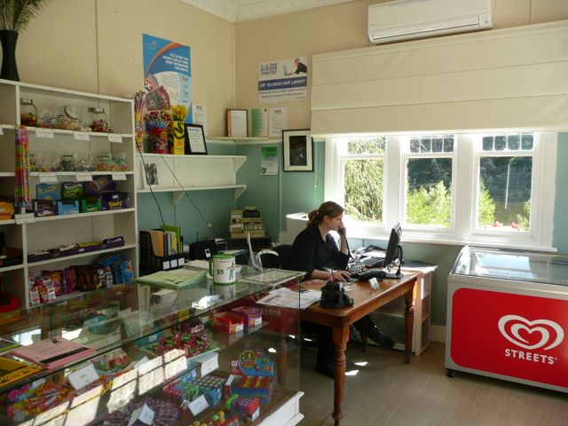 Jubilee Lake Holiday Park - Daylesford: Interior of office
