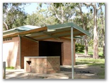 Jubilee Lake Holiday Park - Daylesford: Sheltered outdoor BBQ