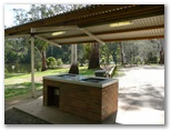 Jubilee Lake Holiday Park - Daylesford: BBQ with Lake views