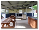 McLean Beach Caravan Park - Deniliquin: Camp kitchen and BBQ area
