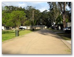 McLean Beach Caravan Park - Deniliquin: Good paved roads throughout the park