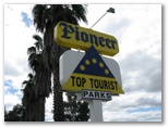 Pioneer Tourist Park - Deniliquin: Pioneer Tourist Park welcome sign