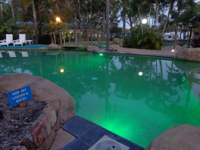 BIG4 Koala Shores Port Stephens Holiday Park - Lemon Tree Passage: Pool lit up at night