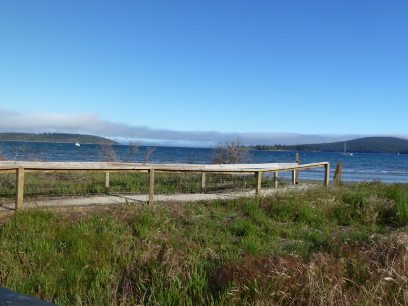 Dover Beachside Tourist Park - Dover: Beach across road with views to Bruny Island