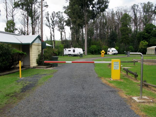 Glen Cromie Caravan Park - Drouin West: Secure entrance