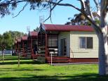 Dubbo City Holiday Park - Dubbo: Cabins at the rear of the park over looking the reserve.