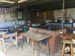 Dunolly Caravan Park - Dunolly: Great area for a get together Fridays with the pizza oven in full swing. 
