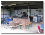 Dunolly Caravan Park - Dunolly: Camp kitchen and BBQ area