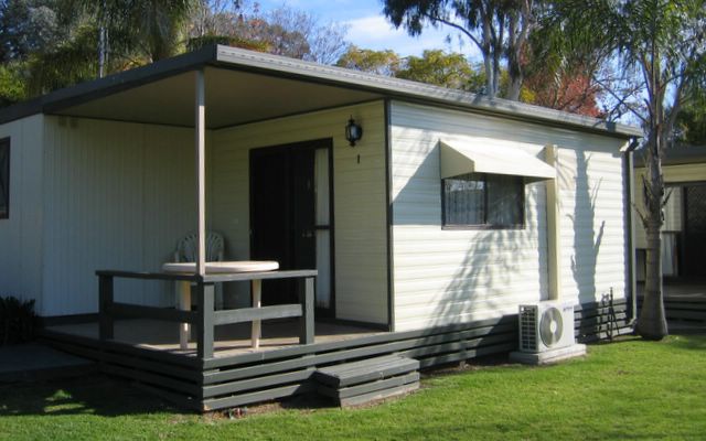 Boathaven Holiday Park - Ebden: Cottage accommodation ideal for families, couples and singles