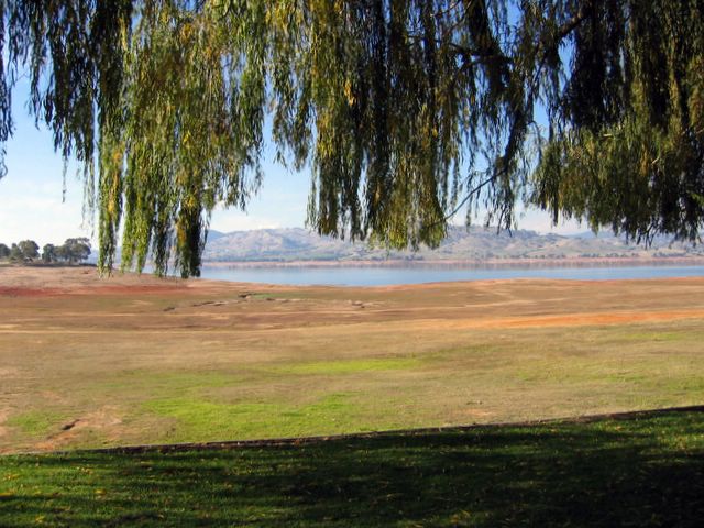 Boathaven Holiday Park - Ebden: View of Hume Weir from the park