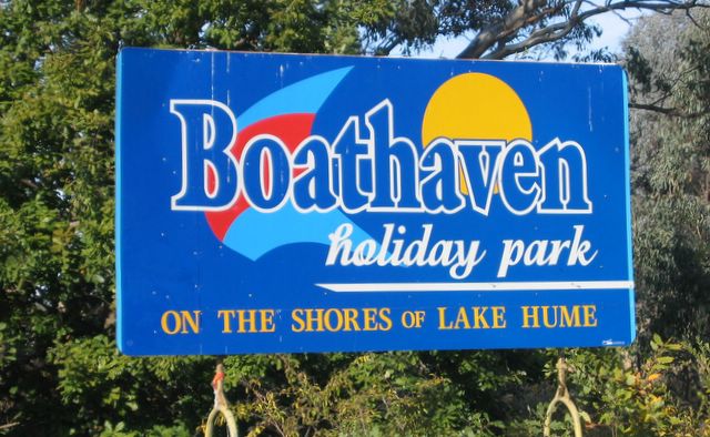 Boathaven Holiday Park - Ebden: Boathaven Holiday Park welcome sign