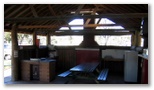 Echuca Holiday Park - Echuca: Camp kitchen and BBQ area