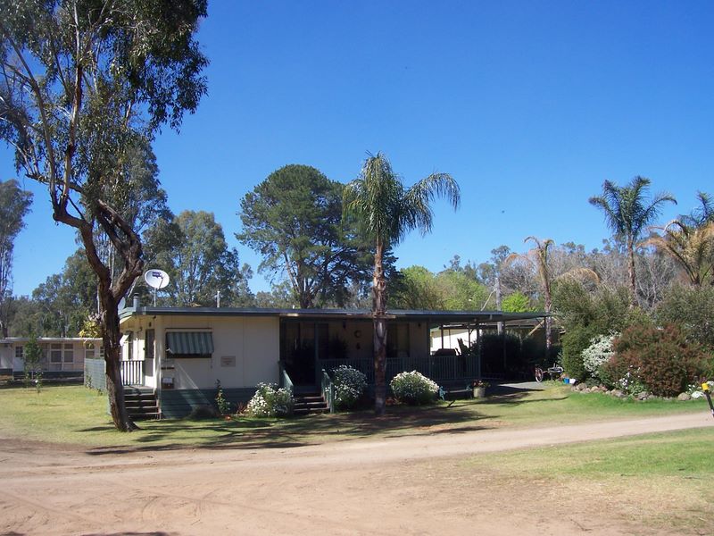 River Bend Caravan Park - Echuca: Park office and managers residence