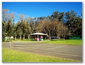 River Bend Caravan Park - Echuca: River Bend has 3 clay and 1 bitumen tennis courts